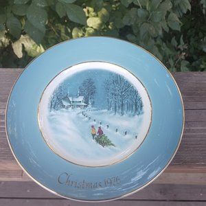 1976 Vintage Avon Christmas plate wall decoration holiday decoration